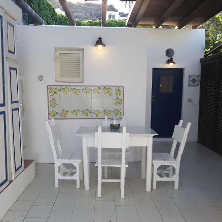 Con I Piedi Nell'Acqua Apartment Stromboli Exterior photo